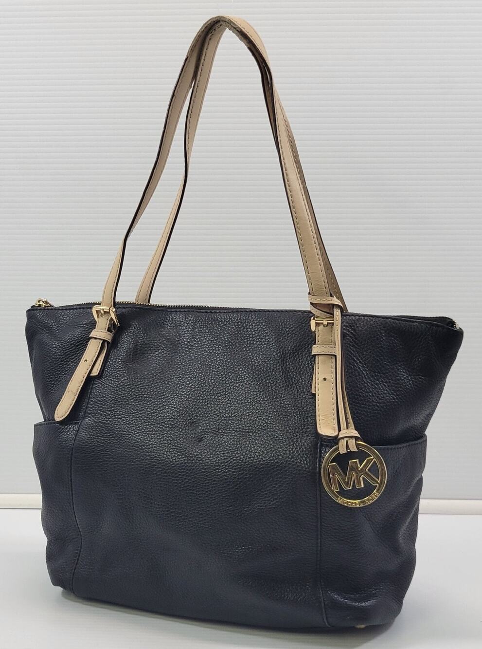 K) Michael Kors Pebble Black Leather Zip Tote Hand Bag